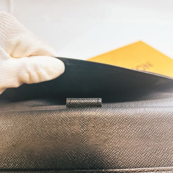 Authentic Louis Vuitton Porte Tresor International Trifold Epi Leather Wallet - Picture 8 of 10